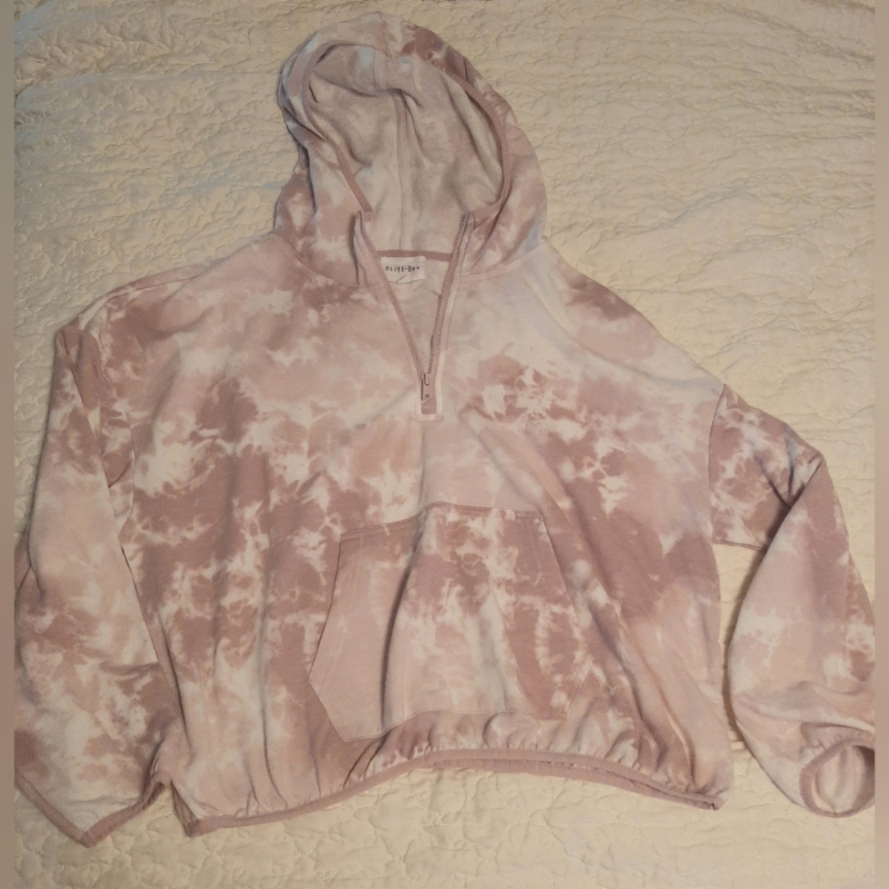 Cropped over sized half zip hoodie by Olive + Oak  size Large